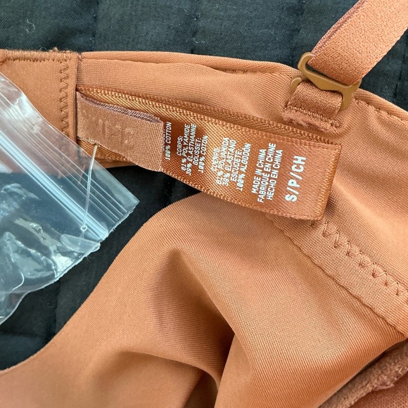 SKIMS Deep Plunge Shapewear Bodysuit | Bronze - Picture 12 of 16